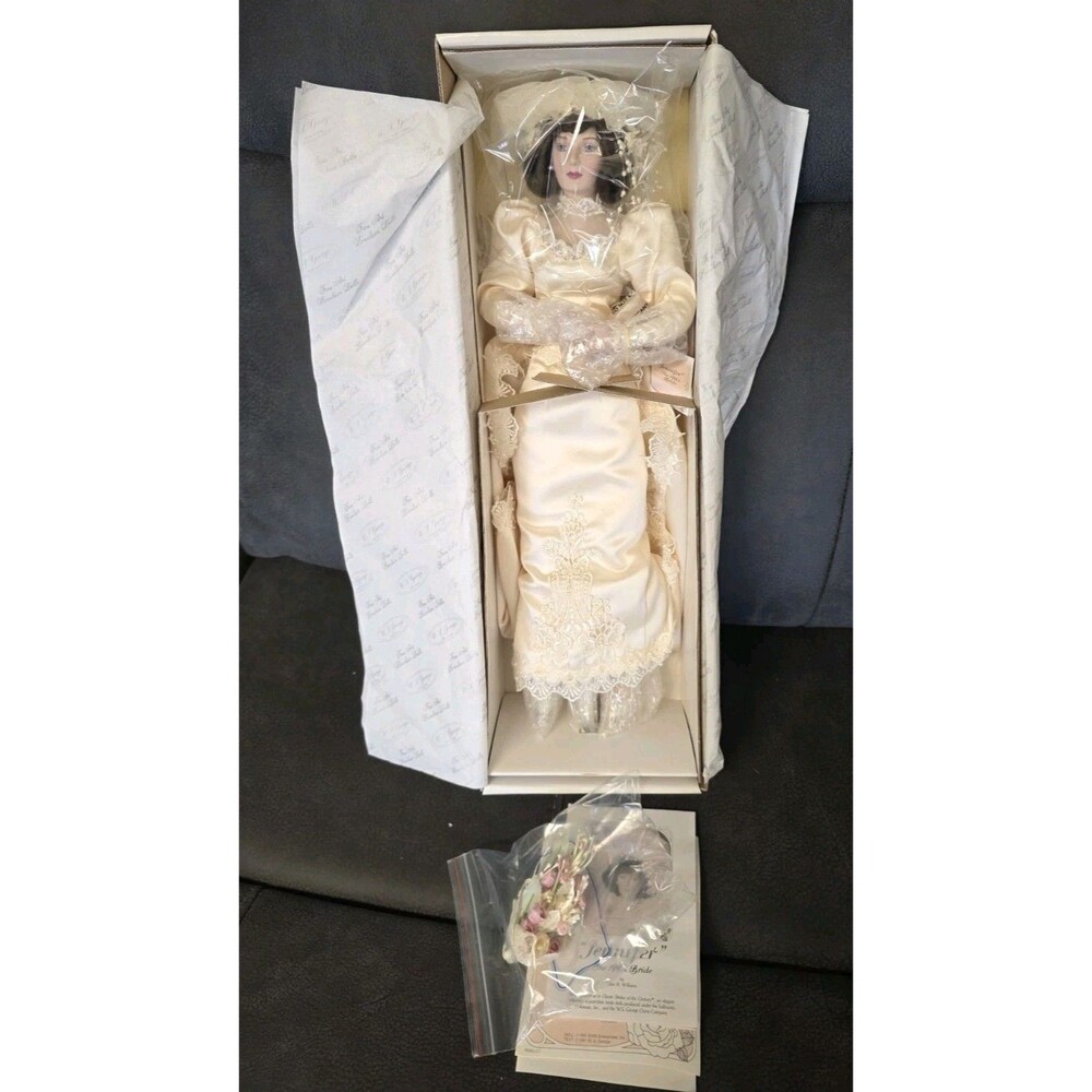 The 1980's Bride Doll JENNIFER By Ellen Williams 18” Ivory Dress Stand & Flowers - Picture 2 of 8